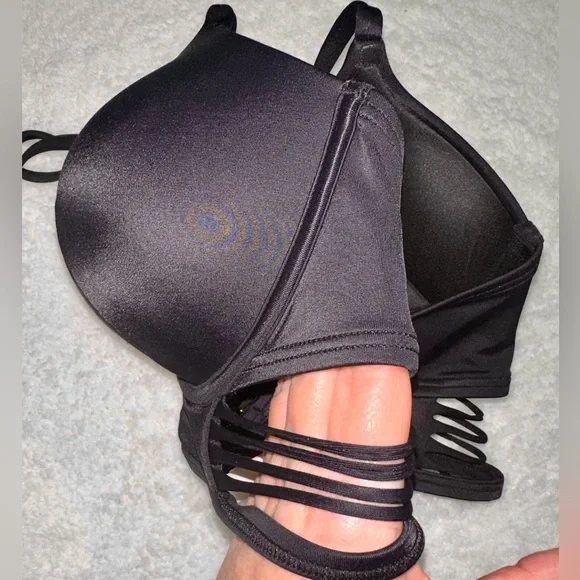 Victoria’s Secret size 34D push-up, black swimsuit top. Perfect condition🖤 - Picture 5 of 10